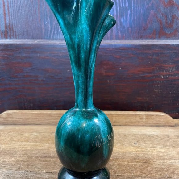 Canuck Pottery Niagara Falls Canada Vase Green Black Bulb Shaped Ruffled Vase - Picture 2 of 7